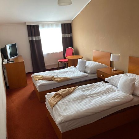 Hotel Cerny Orel Zatec Luaran gambar