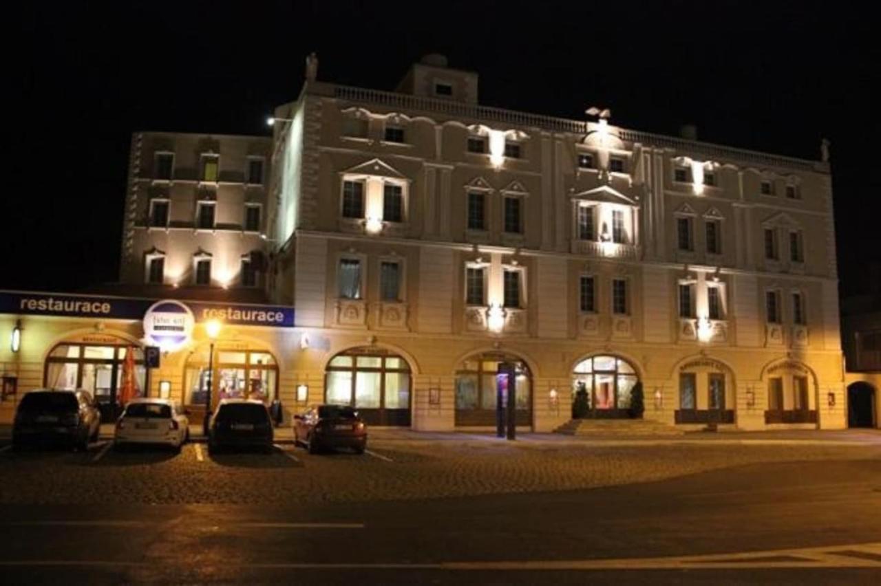 Hotel Cerny Orel Zatec Luaran gambar