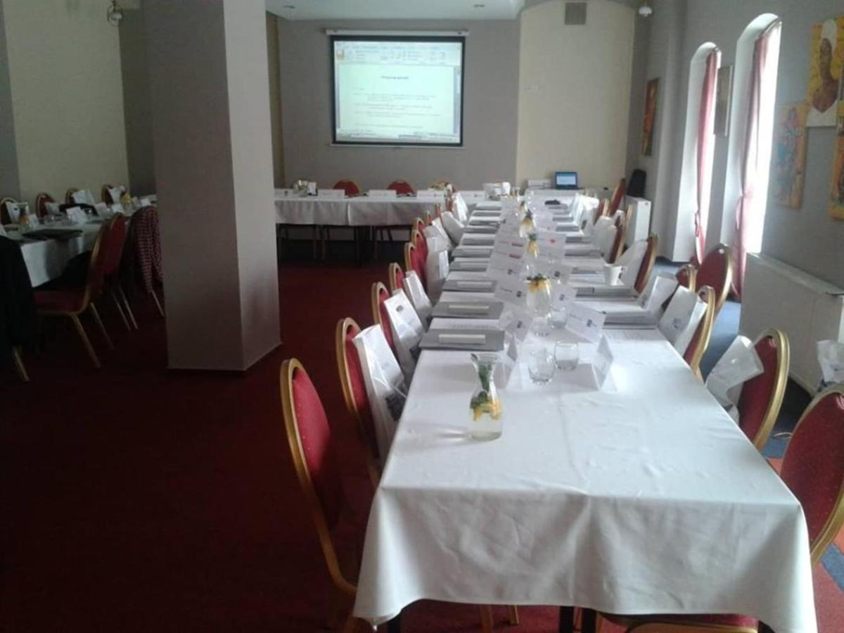 Hotel Cerny Orel Zatec Luaran gambar
