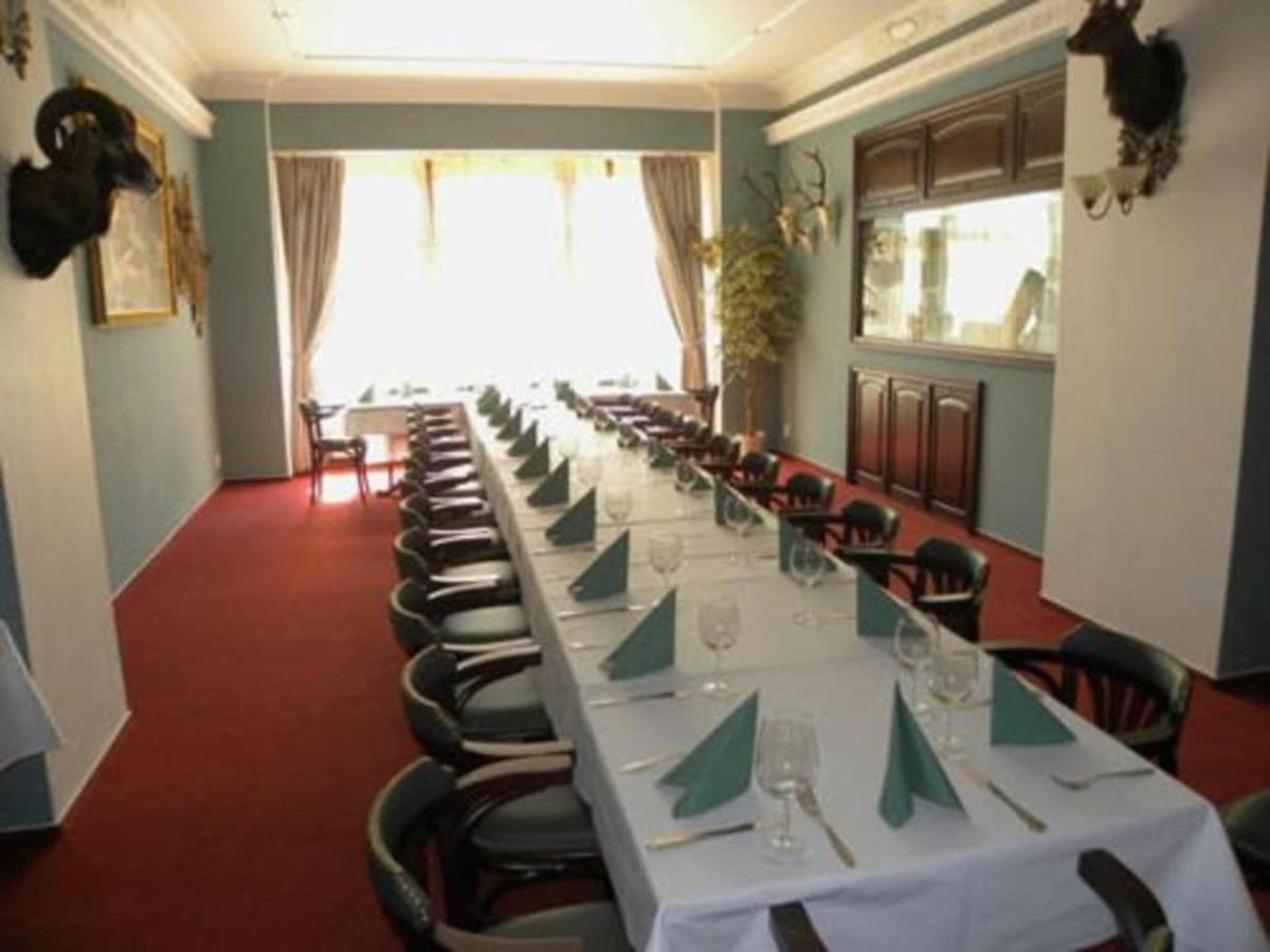 Hotel Cerny Orel Zatec Luaran gambar