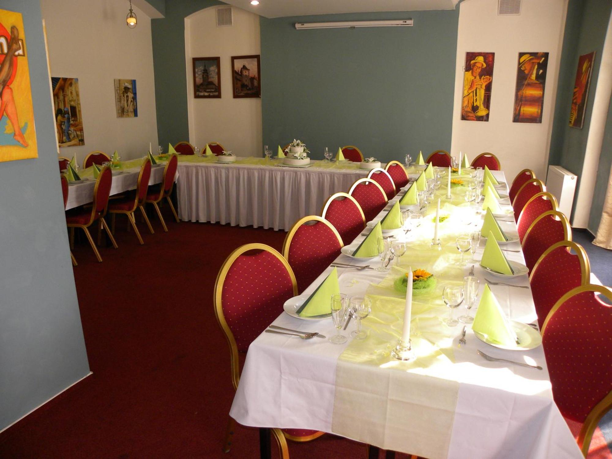 Hotel Cerny Orel Zatec Luaran gambar